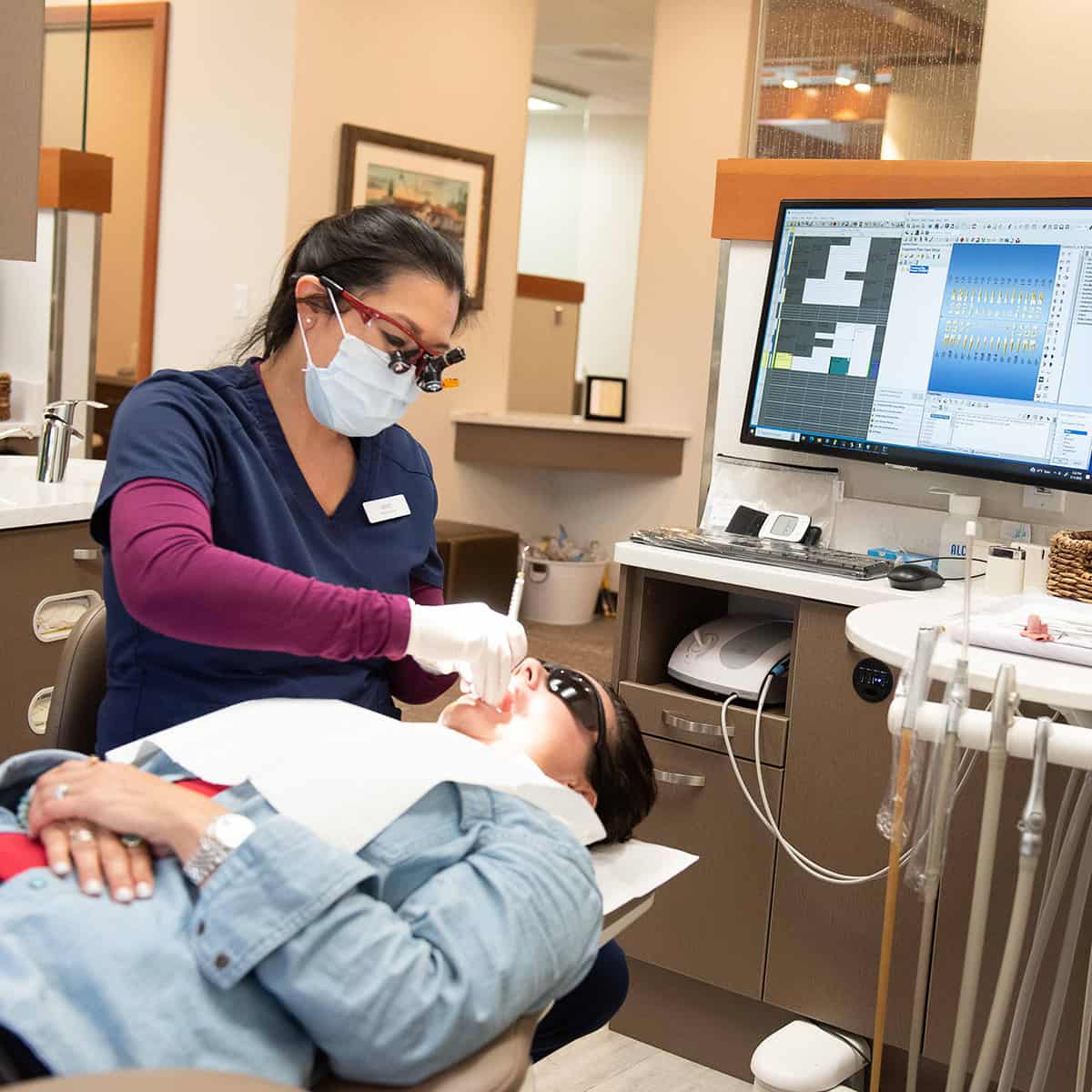 A woman experiencing her first visit to Kvinsland Dentistry.